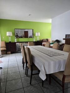 Casa y locales en venta en Chapalita